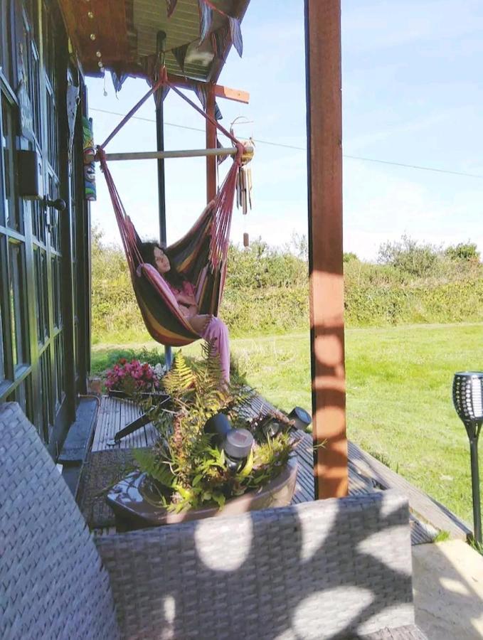 Treguth Glamping Unique Experience - Themed Huts Saint Day Exterior foto